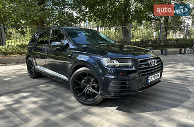 Внедорожник / Кроссовер Audi Q7 2016 в 