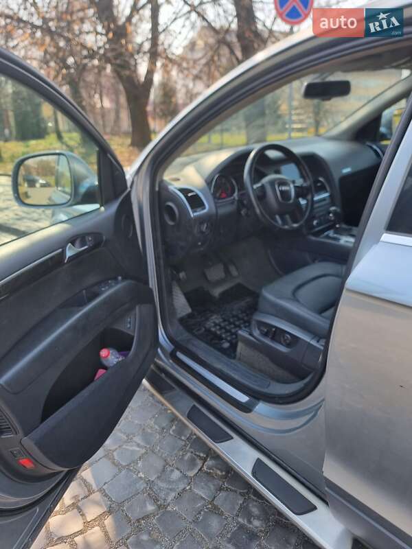 Позашляховик / Кросовер Audi Q7 2006 в Ужгороді