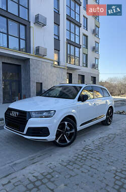 Внедорожник / Кроссовер Audi Q7 2017 в 