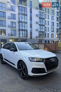 Внедорожник / Кроссовер Audi Q7 2017 в 