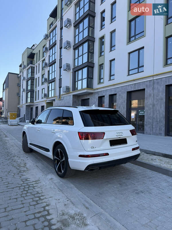 Внедорожник / Кроссовер Audi Q7 2017 в Львове