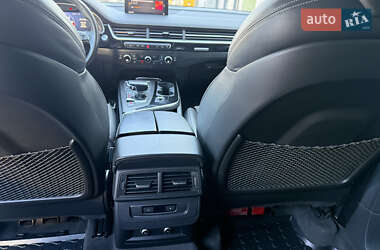 Внедорожник / Кроссовер Audi Q7 2017 в 