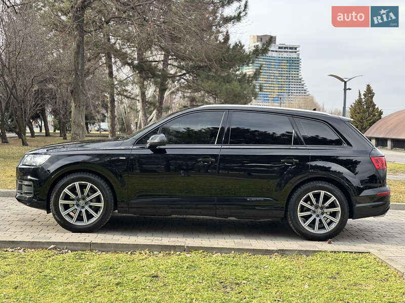 Внедорожник / Кроссовер Audi Q7 2017 в Днепре