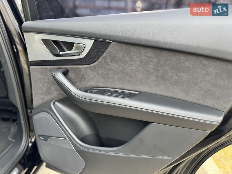 Внедорожник / Кроссовер Audi Q7 2017 в Днепре