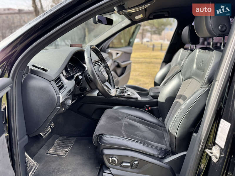 Внедорожник / Кроссовер Audi Q7 2017 в Днепре