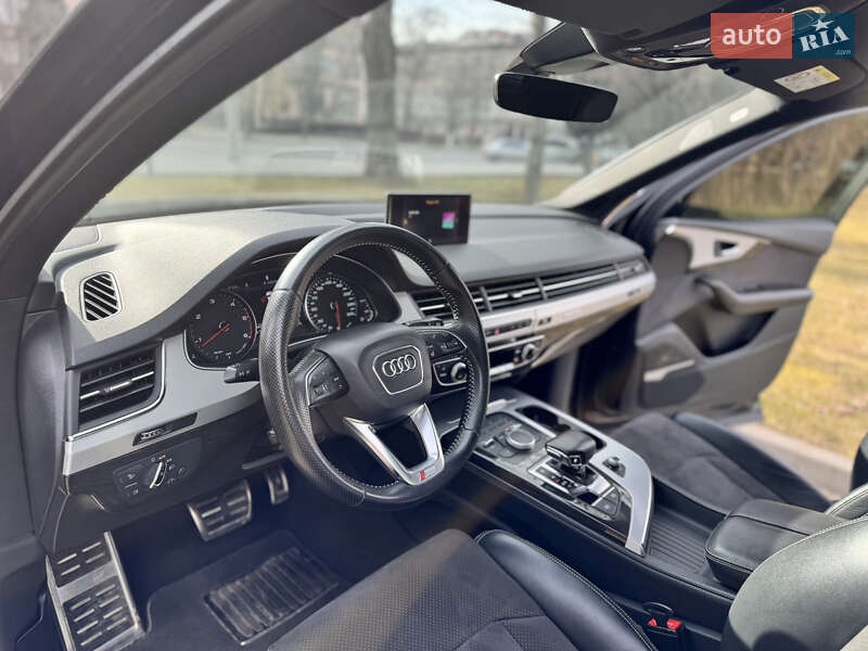 Внедорожник / Кроссовер Audi Q7 2017 в Днепре