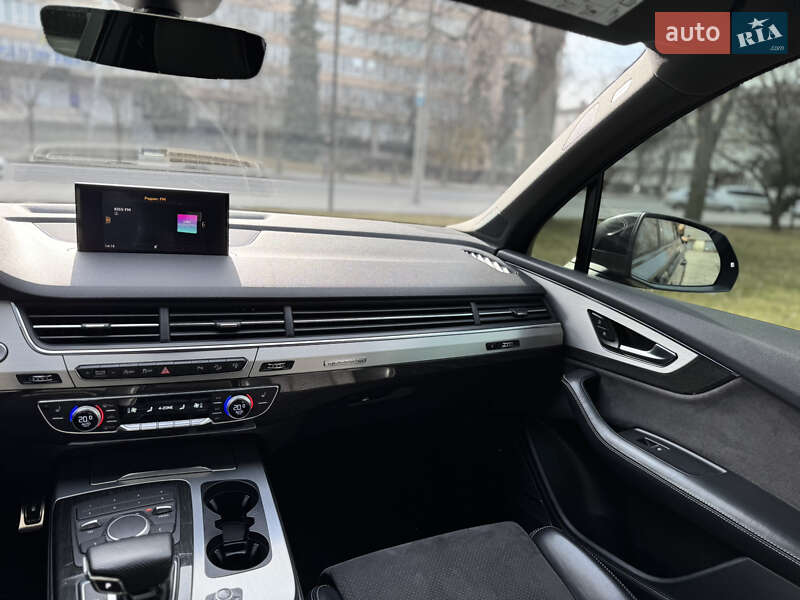 Внедорожник / Кроссовер Audi Q7 2017 в Днепре