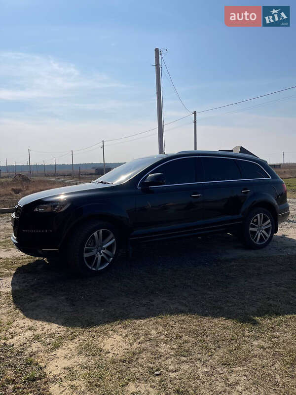 Позашляховик / Кросовер Audi Q7 2012 в Вараші