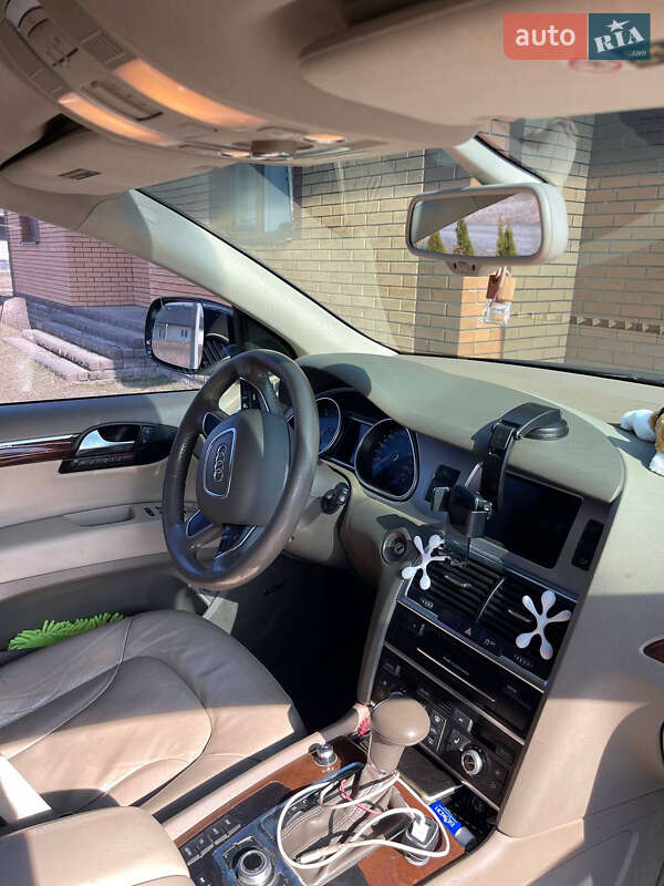 Позашляховик / Кросовер Audi Q7 2012 в Вараші