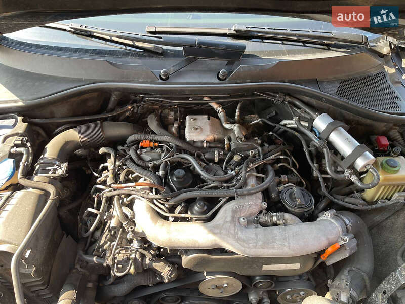 Позашляховик / Кросовер Audi Q7 2012 в Вараші