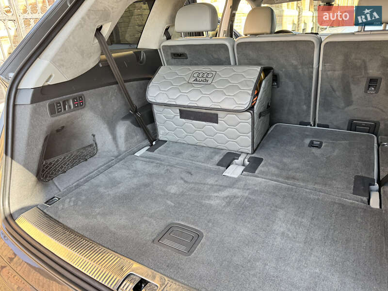 Внедорожник / Кроссовер Audi Q7 2018 в Черновцах