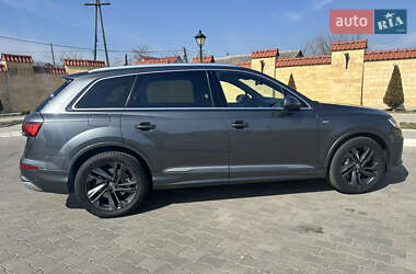 Внедорожник / Кроссовер Audi Q7 2020 в 