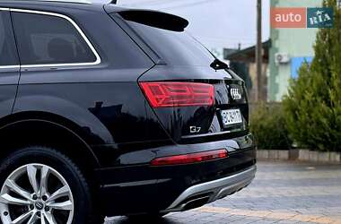 Внедорожник / Кроссовер Audi Q7 2016 в 