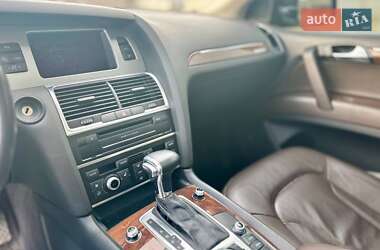 Позашляховик / Кросовер Audi Q7 2012 в 