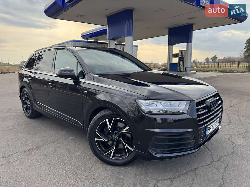 Внедорожник / Кроссовер Audi Q7 2015 в Дубно