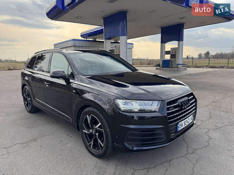 Внедорожник / Кроссовер Audi Q7 2015 в Дубно