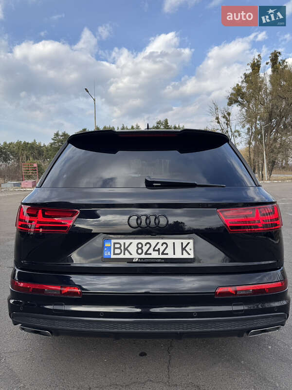 Внедорожник / Кроссовер Audi Q7 2015 в Дубно