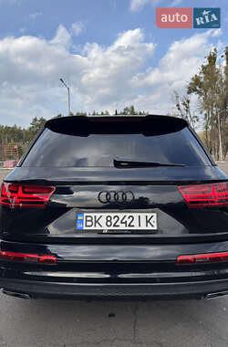 Внедорожник / Кроссовер Audi Q7 2015 в Дубно