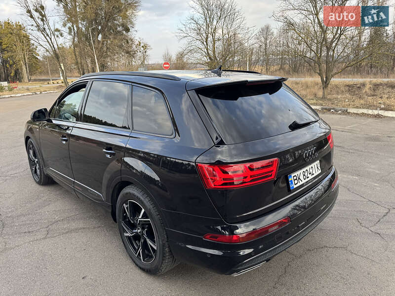 Внедорожник / Кроссовер Audi Q7 2015 в Дубно