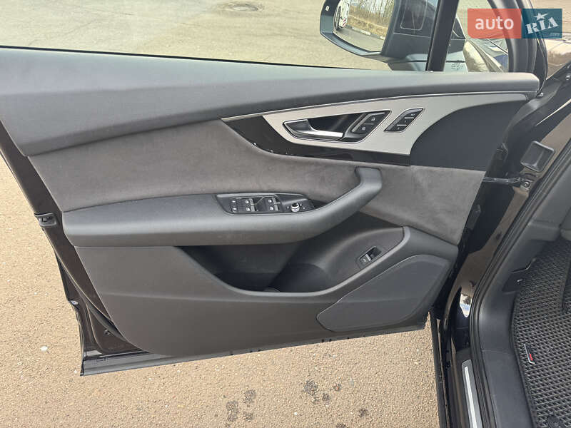 Внедорожник / Кроссовер Audi Q7 2015 в Дубно