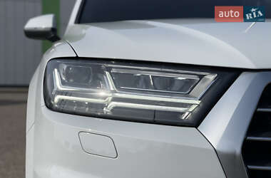 Позашляховик / Кросовер Audi Q7 2018 в 