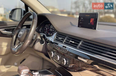 Позашляховик / Кросовер Audi Q7 2018 в 