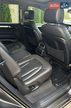 Позашляховик / Кросовер Audi Q7 2015 в 