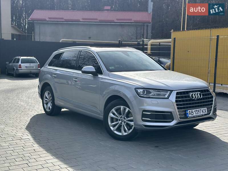 Внедорожник / Кроссовер Audi Q7 2017 в 