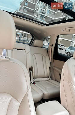 Позашляховик / Кросовер Audi Q7 2018 в 