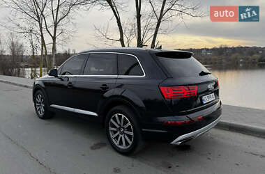 Внедорожник / Кроссовер Audi Q7 2016 в 