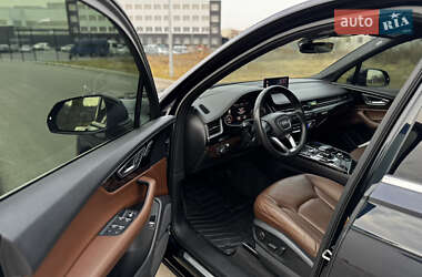 Внедорожник / Кроссовер Audi Q7 2016 в 