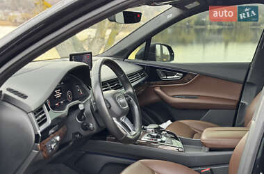 Внедорожник / Кроссовер Audi Q7 2016 в 