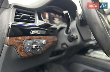 Внедорожник / Кроссовер Audi Q7 2016 в 