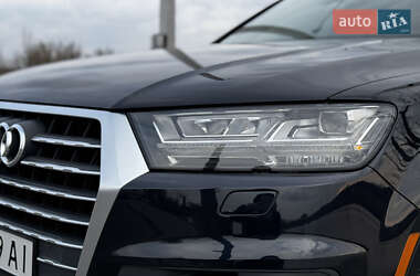 Внедорожник / Кроссовер Audi Q7 2016 в 