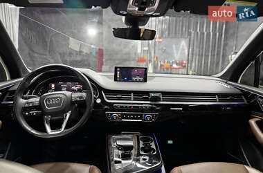 Внедорожник / Кроссовер Audi Q7 2016 в 