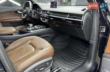 Внедорожник / Кроссовер Audi Q7 2016 в 