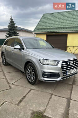 Позашляховик / Кросовер Audi Q7 2017 в 