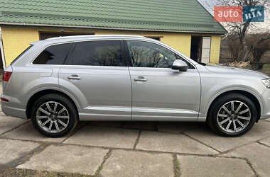 Позашляховик / Кросовер Audi Q7 2017 в 