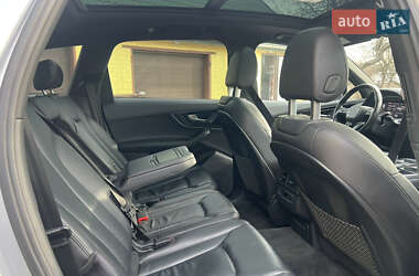 Позашляховик / Кросовер Audi Q7 2017 в 