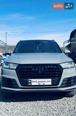 Внедорожник / Кроссовер Audi Q7 2016 в 