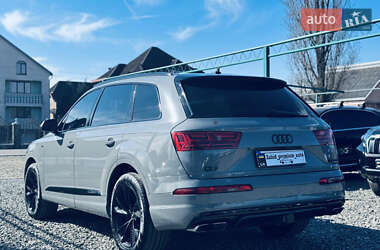 Внедорожник / Кроссовер Audi Q7 2016 в 
