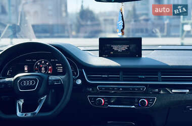 Внедорожник / Кроссовер Audi Q7 2016 в 