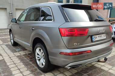 Внедорожник / Кроссовер Audi Q7 2015 в 