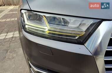 Внедорожник / Кроссовер Audi Q7 2015 в 
