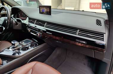 Внедорожник / Кроссовер Audi Q7 2015 в 