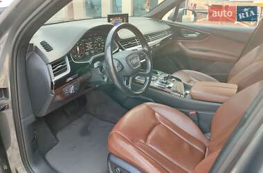 Внедорожник / Кроссовер Audi Q7 2015 в 