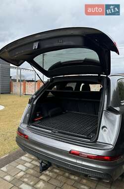Позашляховик / Кросовер Audi Q7 2018 в 