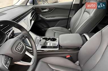 Позашляховик / Кросовер Audi Q7 2023 в 
