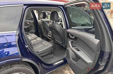 Позашляховик / Кросовер Audi Q7 2023 в 