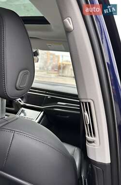 Позашляховик / Кросовер Audi Q7 2023 в 